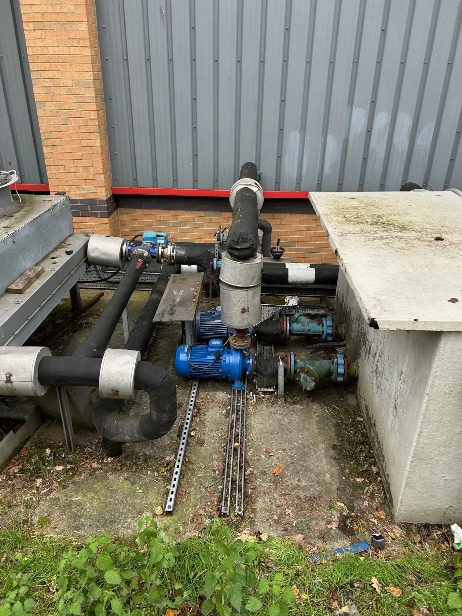 Water-cooled chiller installation