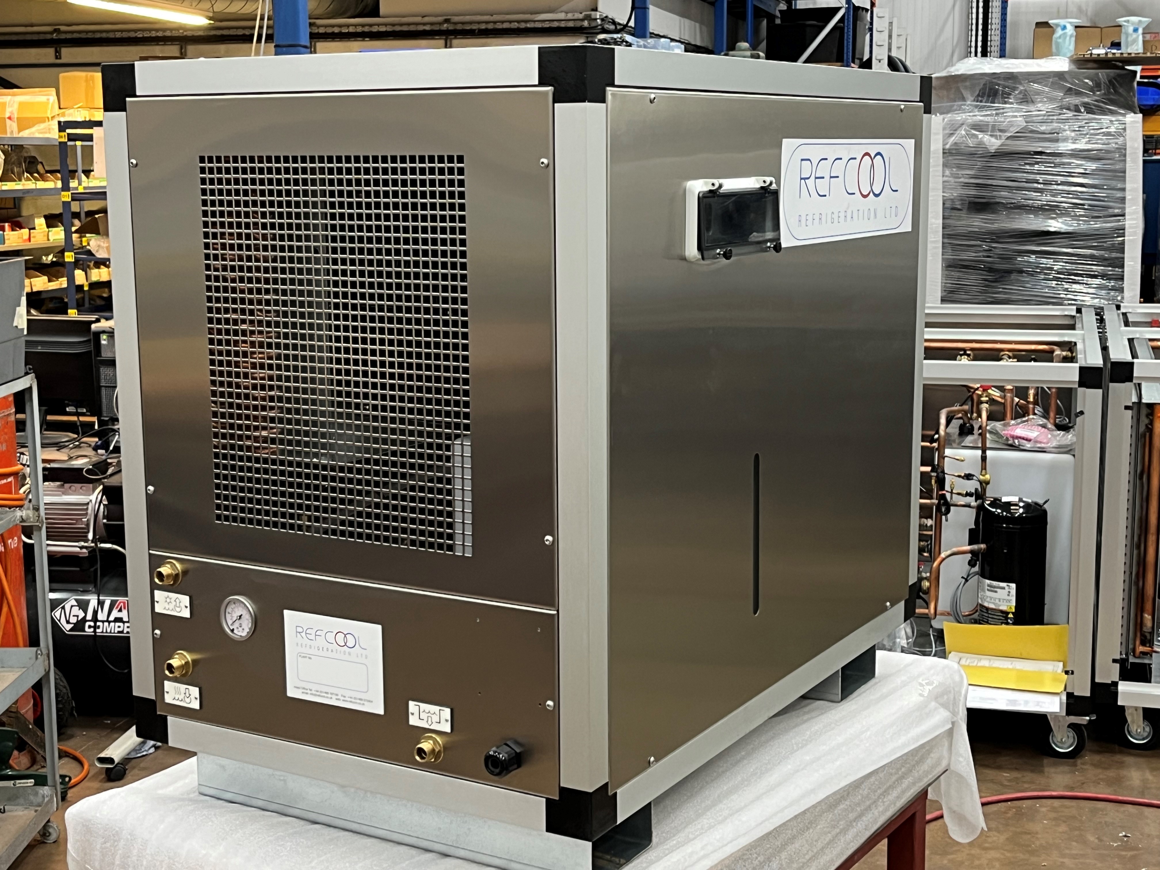 Low-GWP refrigerant chiller